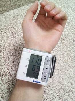 Тонометр запястный B.WELL WA-88, (без адаптера питания), 13.5-19.5см Тонометр запястный B.WELL WA-88, (без адаптера питания), 13.5-19.5см