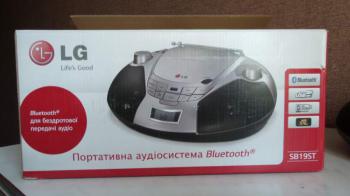 Аудиомагнитола LG SB19ST, серебристый и черный